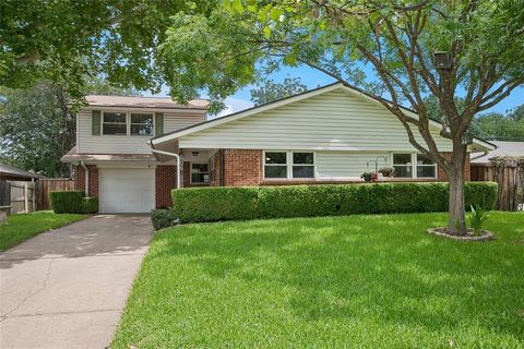 Photo of 506 Worcester Way, Richardson, TX 75080 (MLS # 21309461)