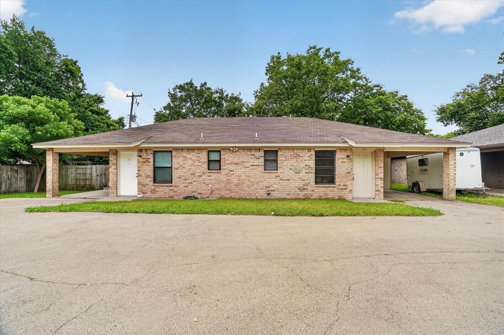 Photo of 119 Del Rio Avenue #C, Benbrook, TX 76126 (MLS # 21268486)