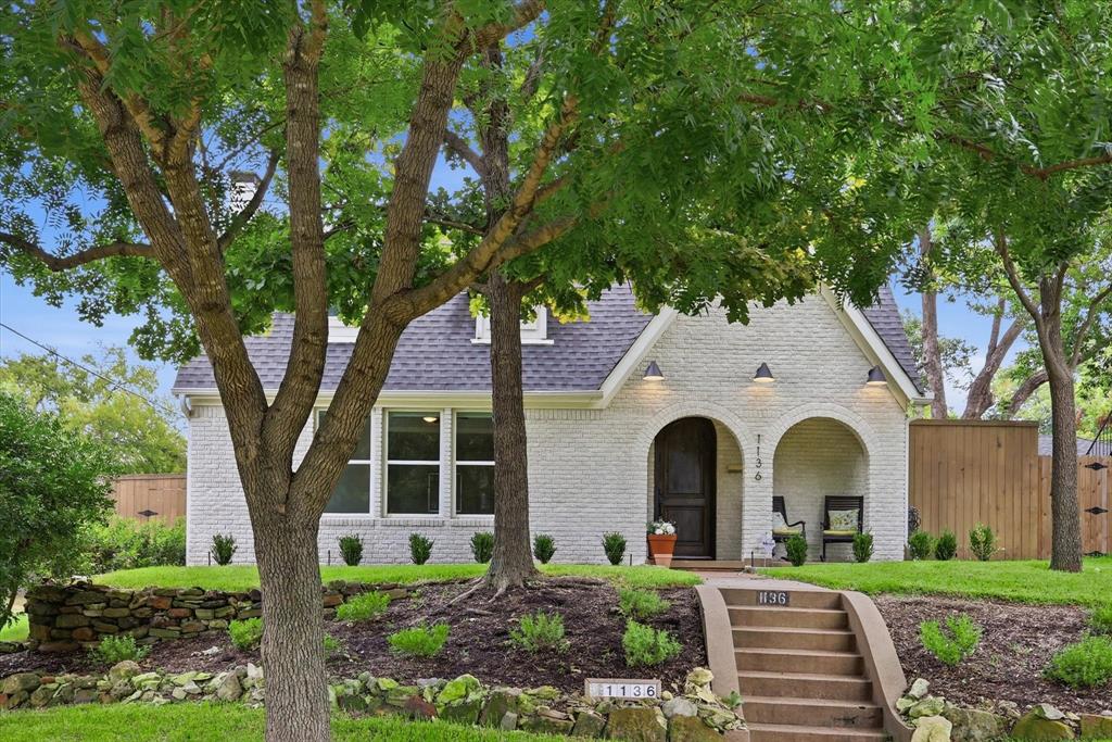 1136 Woodlawn Avenue