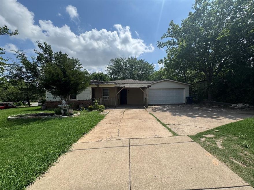 This 3-bedroom, 1-bath home offers 1,410 sq ft of potential on a generous lot with garage parking. Located with easy access to I-35W and I-20, putting you minutes from Downtown Fort Worth, shopping, dining, and major employers. Sitting on a generously sized lot with a spacious backyard and garage parking, this property is a prime opportunity to flip or add a strong rental to your portfolio.