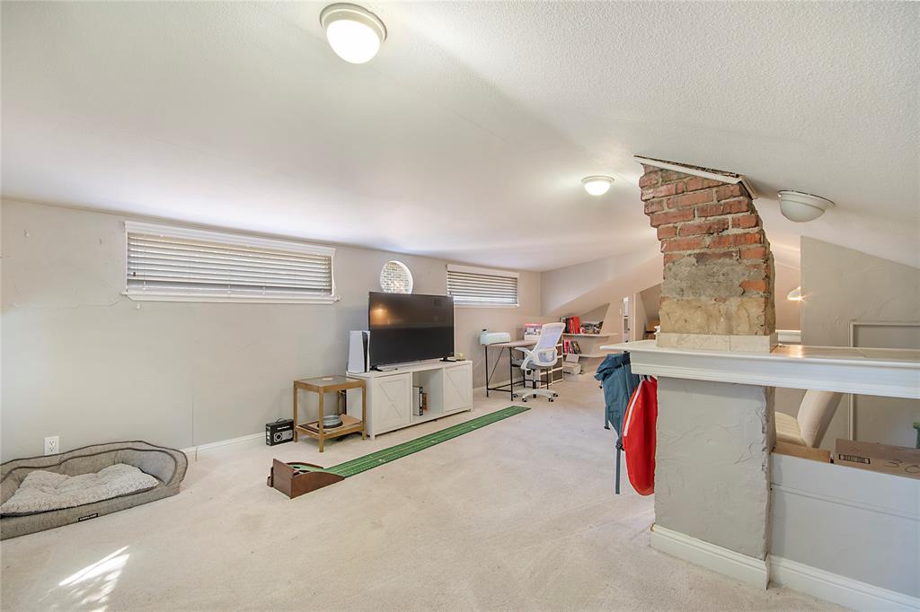 Ross Ave Anx 03 - Residential