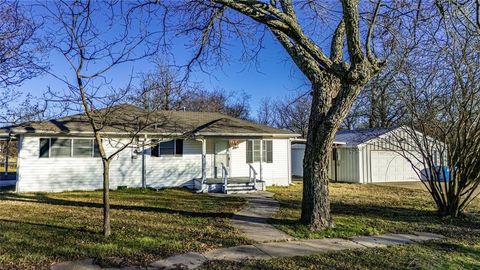 Photo of 104 Cole Street, Ladonia, TX 75449 (MLS # 21179128)