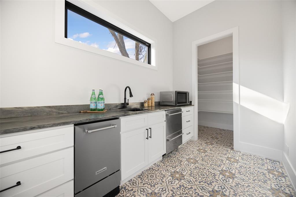 Schreiber Manor 01 Inst - Residential