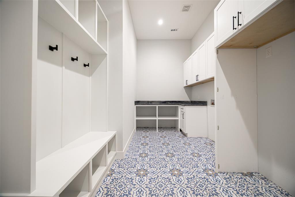 Schreiber Manor 01 Inst - Residential