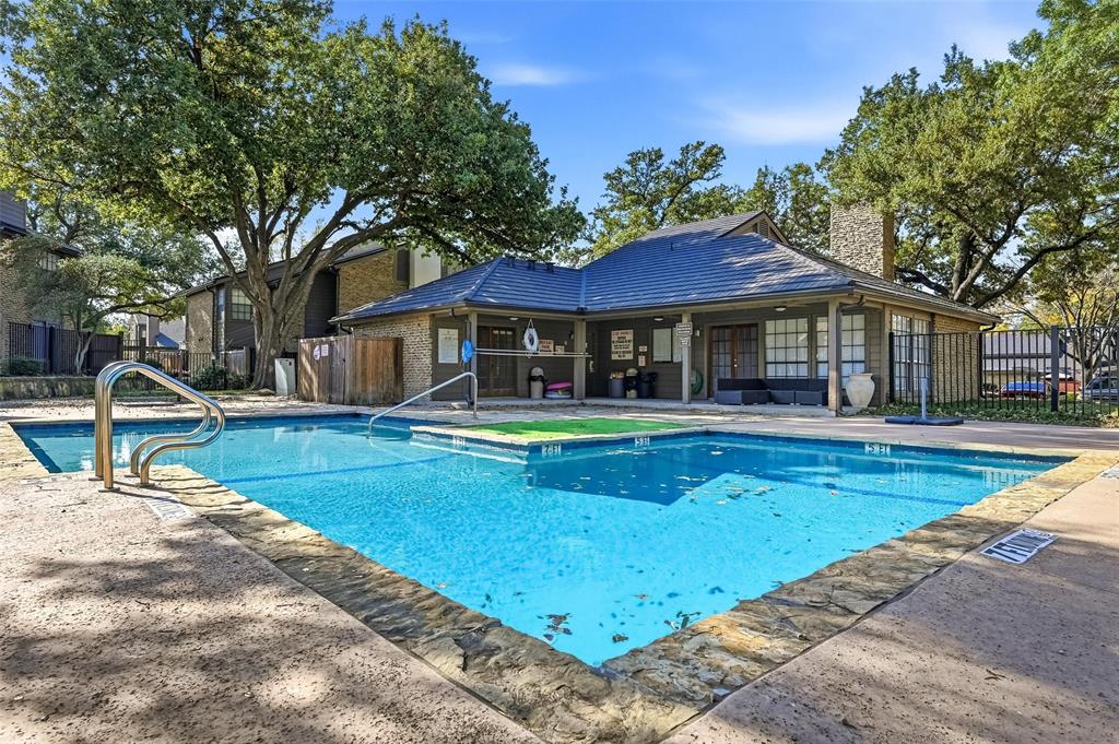 Richardson Crossing Condo - Residential