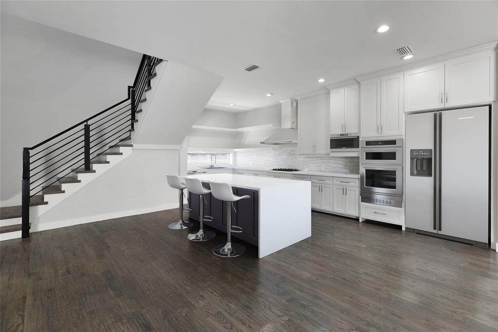 Royal Crest - Residential