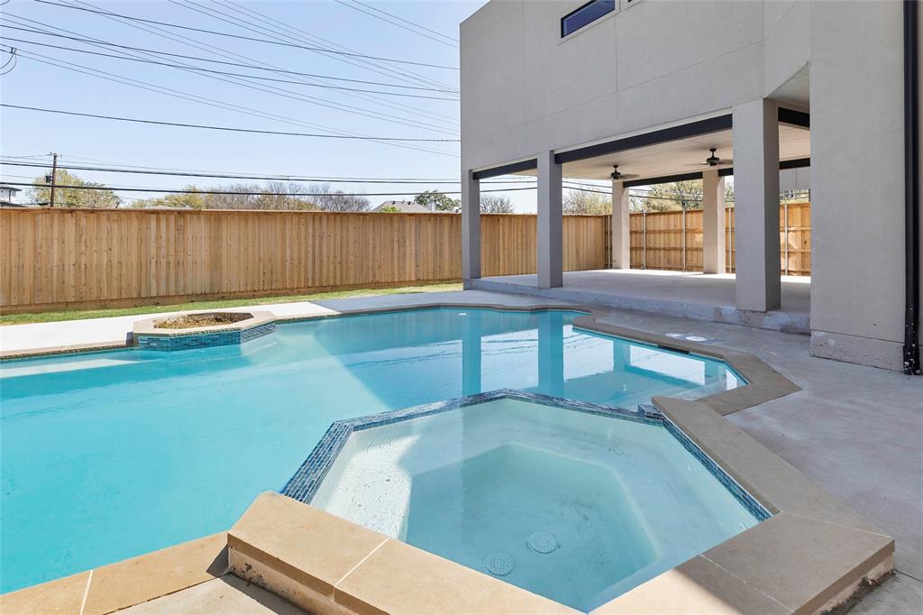 Royal Crest - Residential