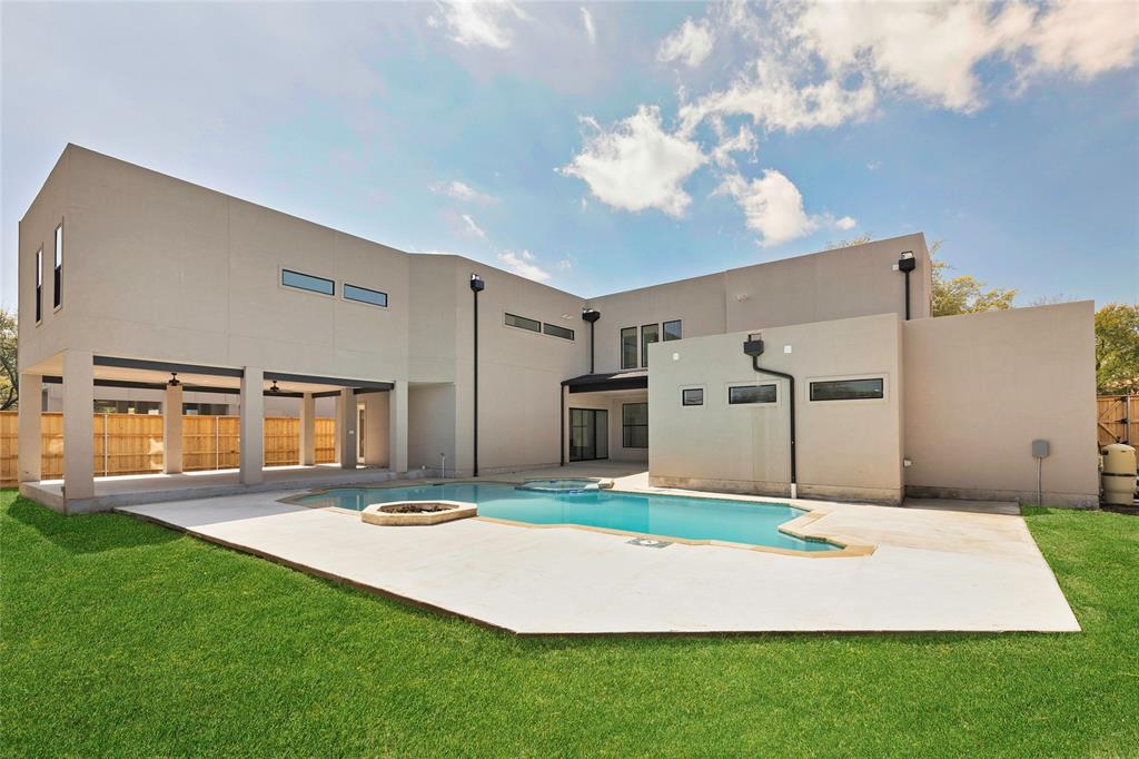 Royal Crest - Residential