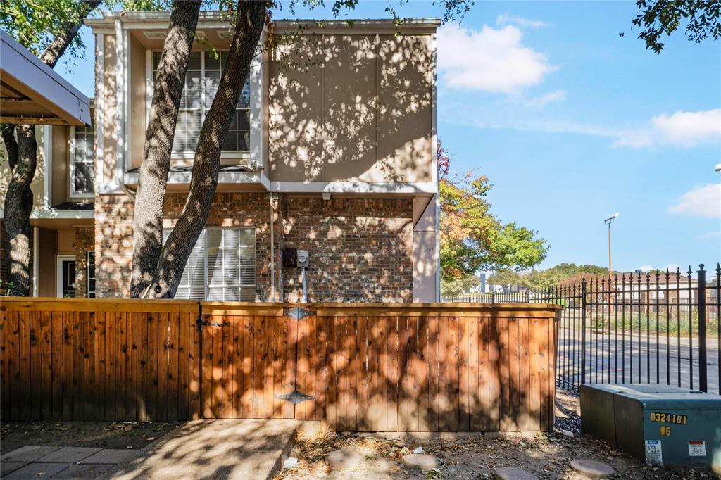 2401 Northlake Court