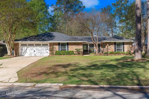 Photo of 203 Deerwood Lane, Haughton, LA 71037 (MLS # 21207469)