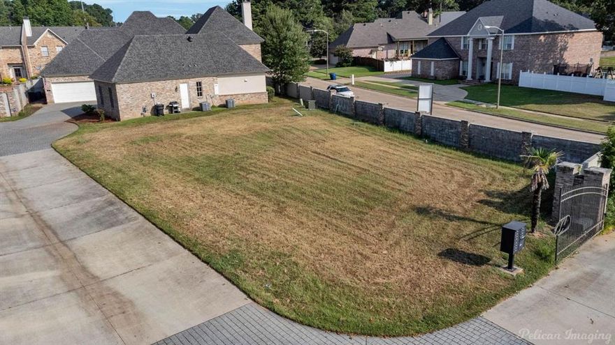 Nestled in a private neighborhood in Spring Lake, this lot provides easy access to nearby parks, schools, shopping centers, restaurants, and more. This lot is located in a cul-de-sac with utilities installed, streets installed, and zoned for residential use.