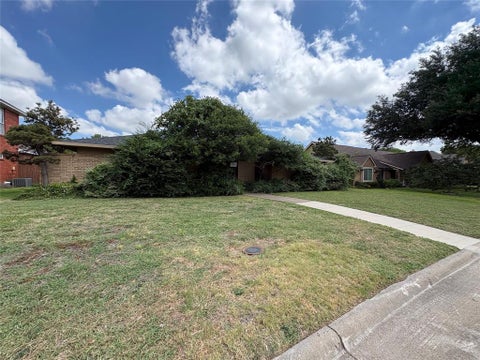 Photo of 2730 Cladius Drive, Grand Prairie, TX 75052 (MLS # 21331164)