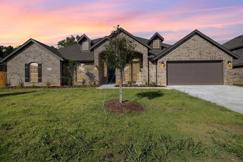 605 Candace Drive DeSoto TX 75115