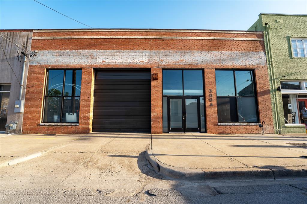 3004 Commerce Street