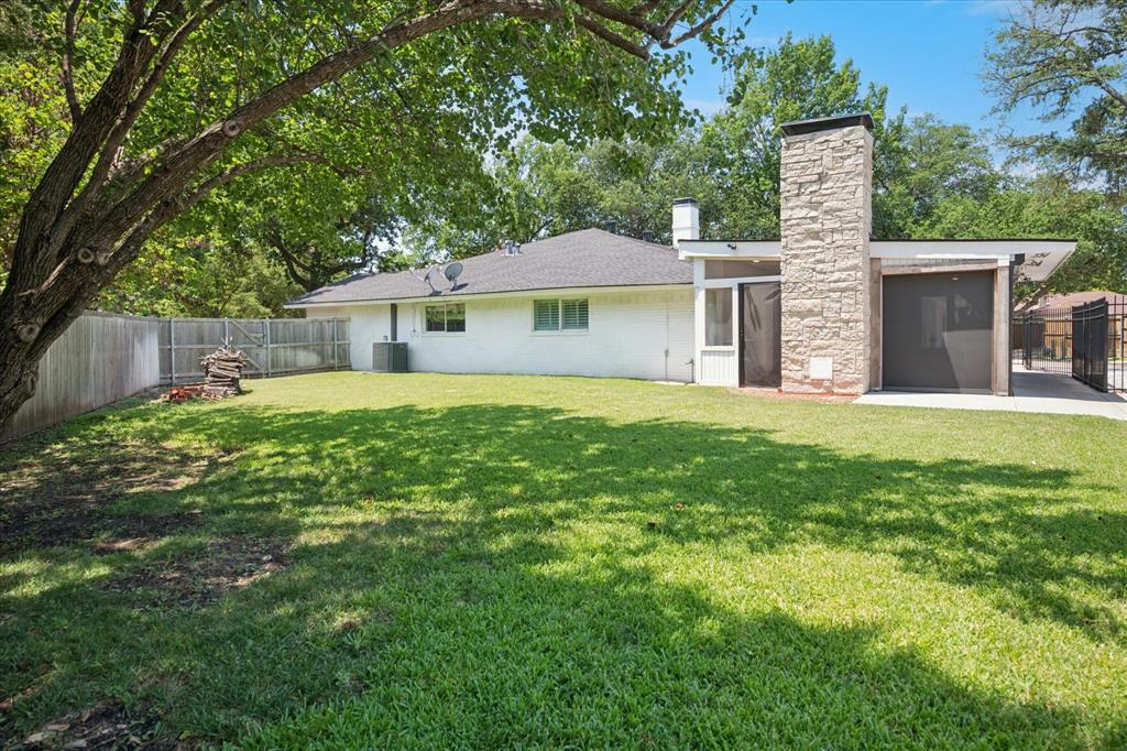 2801 Elmcrest Circle