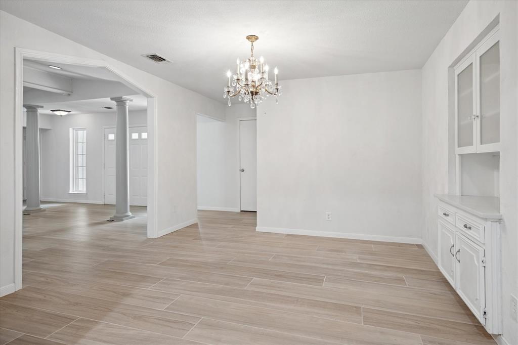 2801 Elmcrest Circle