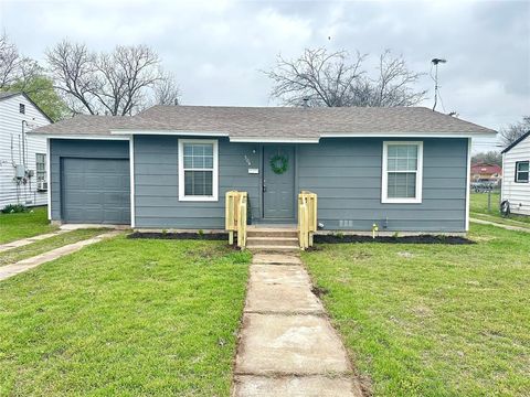 Photo of 504 Bales Street, Cleburne, TX 76033 (MLS # 21204421)