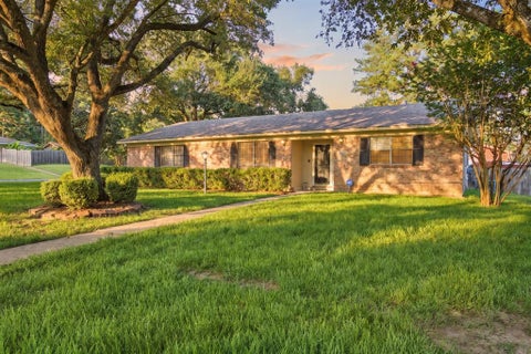 Photo of 9401 Garfield Drive, Shreveport, LA 71118 (MLS # 21340462)