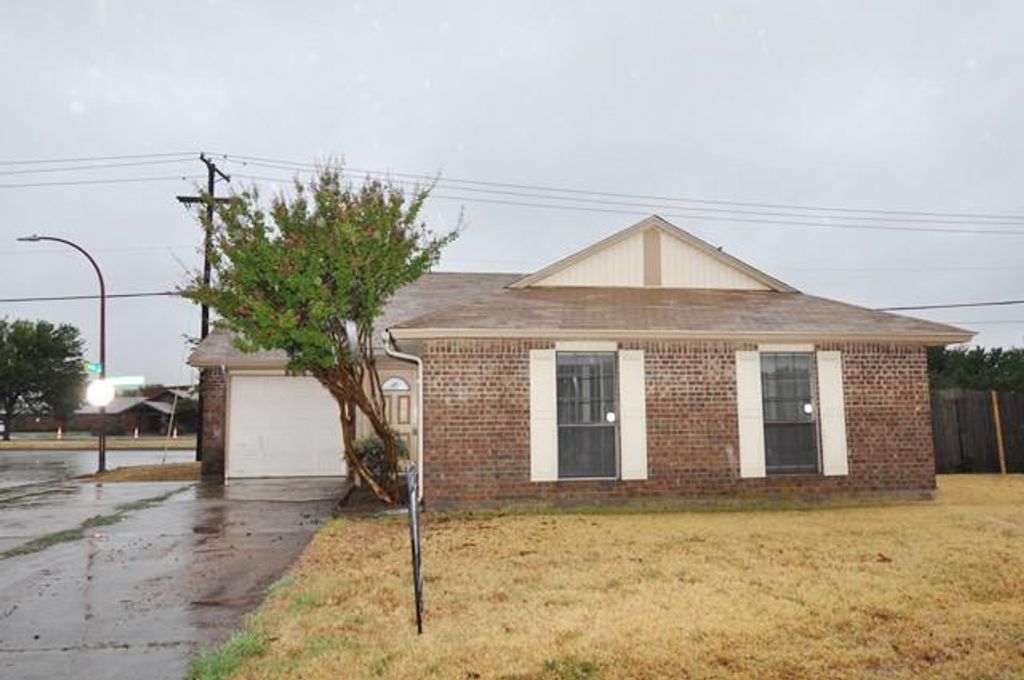 Photo of 6701 Oriole Court, Fort Worth, TX 76137 (MLS # 21194280)