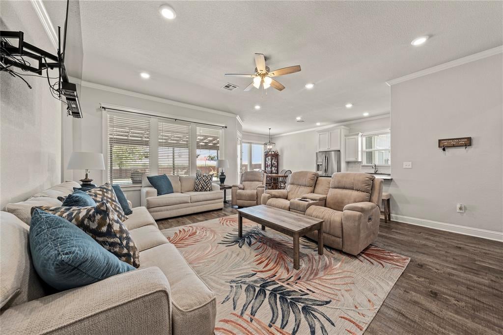 225 Swan Lake