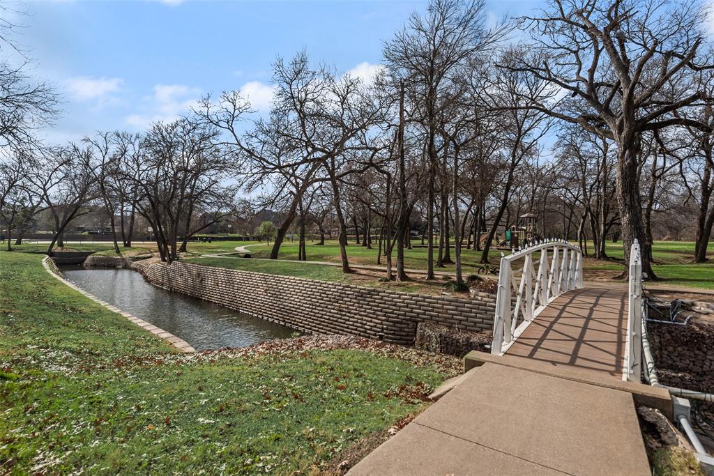 Woodland Hills Colleyville - Residential