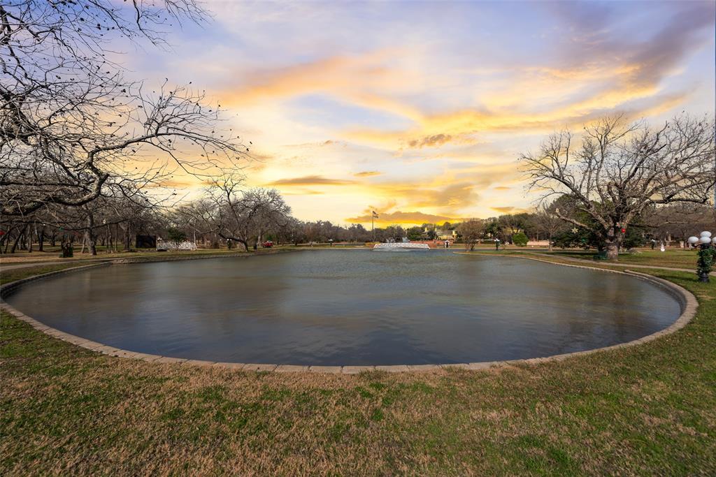 Woodland Hills Colleyville - Residential