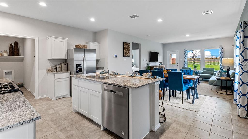 541 SHADED GROVE Drive