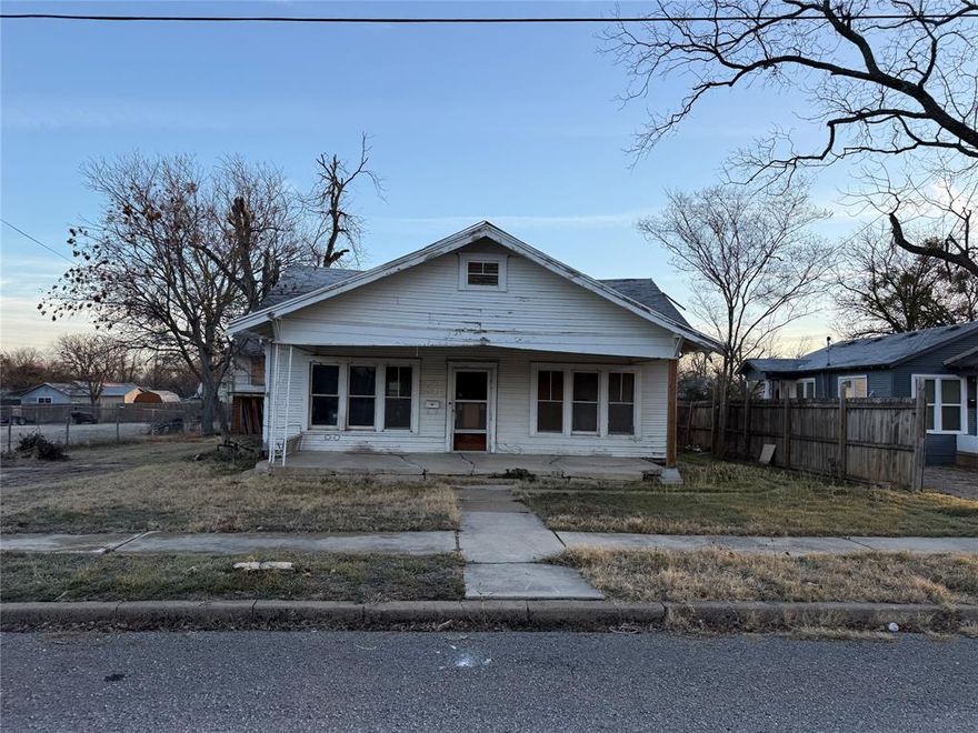 Very large 3 bedroom 2 bathroom home with 3 apartments in the building behind the main house. This is an investor special. The home has been gutted and is ready for your creative ideas to bring it to life. I (listing agent) am the current owner and I was going to fix it up and rent it, but another, larger project has come up and I want to sell this one to be able to fund that new project! I have ideas on how to maximize the profits on the house and I am happy to walk it with you and your buyers to show you my ideas. I have already done the demo and cleanup work in the main house and in the apartments out back. I think this property will generate about $3500 in rental income, if you only utilize two of the three apartments available. Even more if you decide to use all three. I have the layout to turn the main house into a 4 bedroom 2 bathroom with plenty of living space for a large family! Come take a look today and let's make a deal on this potential money-maker.

Owner financing is available!