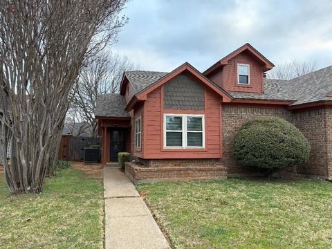 Photo of 610 Canterbury Street, Euless, TX 76039 (MLS # 21197252)