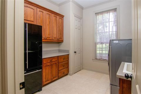 Tiny photo for 10111 Bluffview Circle, Pilot Point, TX 76258 (MLS # 21073440)