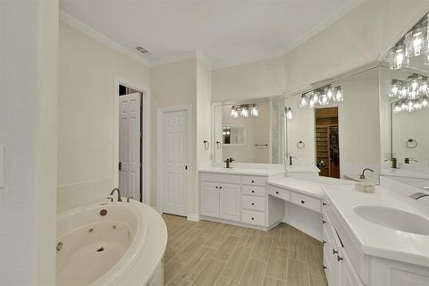 Tiny photo for 10111 Bluffview Circle, Pilot Point, TX 76258 (MLS # 21073440)