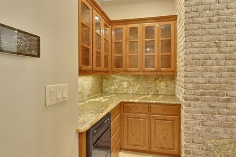 Tiny photo for 10111 Bluffview Circle, Pilot Point, TX 76258 (MLS # 21073440)