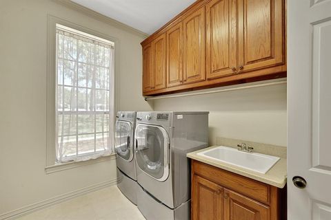 Tiny photo for 10111 Bluffview Circle, Pilot Point, TX 76258 (MLS # 21073440)