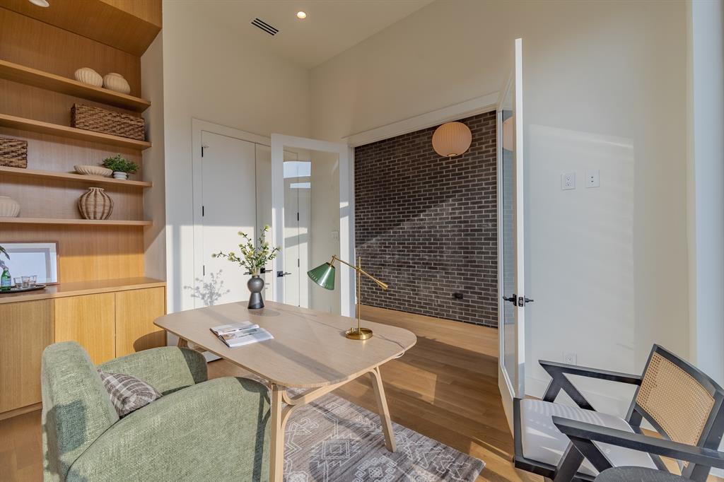 7319 Casa Loma Avenue