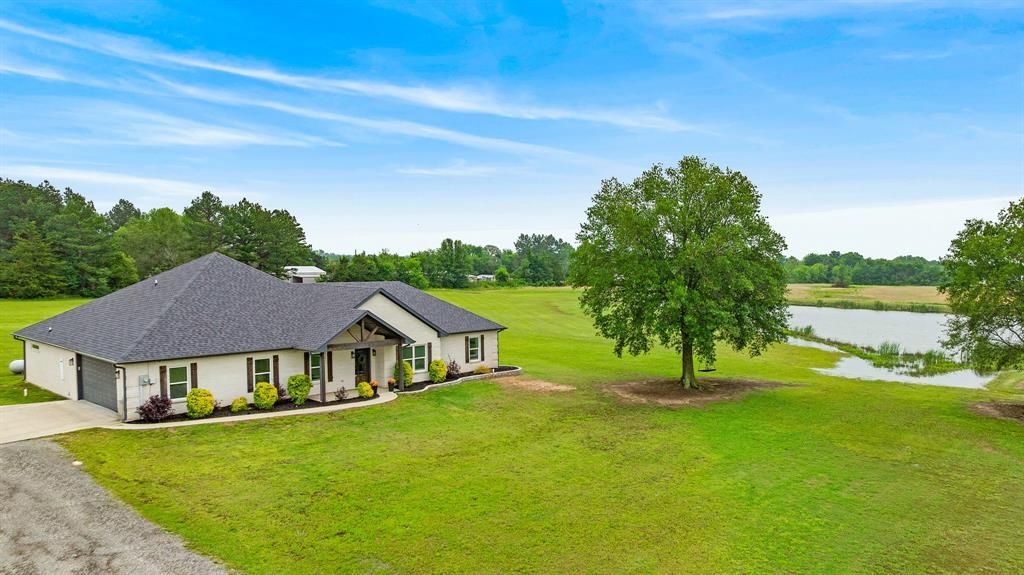 Photo of 221 Private Road 33082, Sumner, TX 75486 (MLS # 21252925)