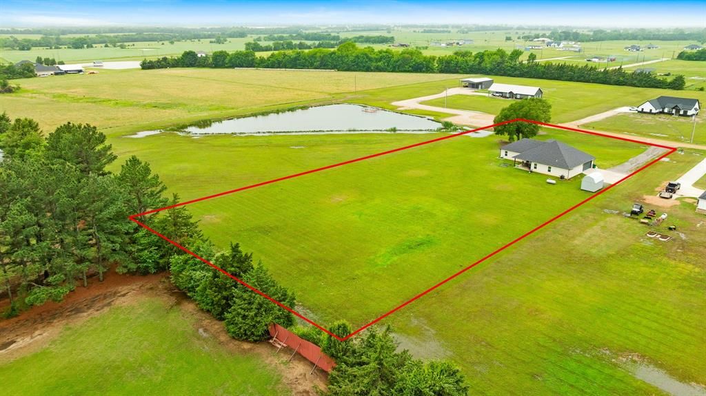 Photo of 221 Private Road 33082, Sumner, TX 75486 (MLS # 21252925)