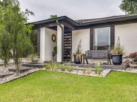 Photo of 2006 Brookside Drive, Grapevine, TX 76051 (MLS # 21257922)