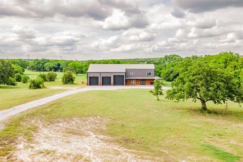 460 Rolling Hills Boulevard Alvord TX 76225