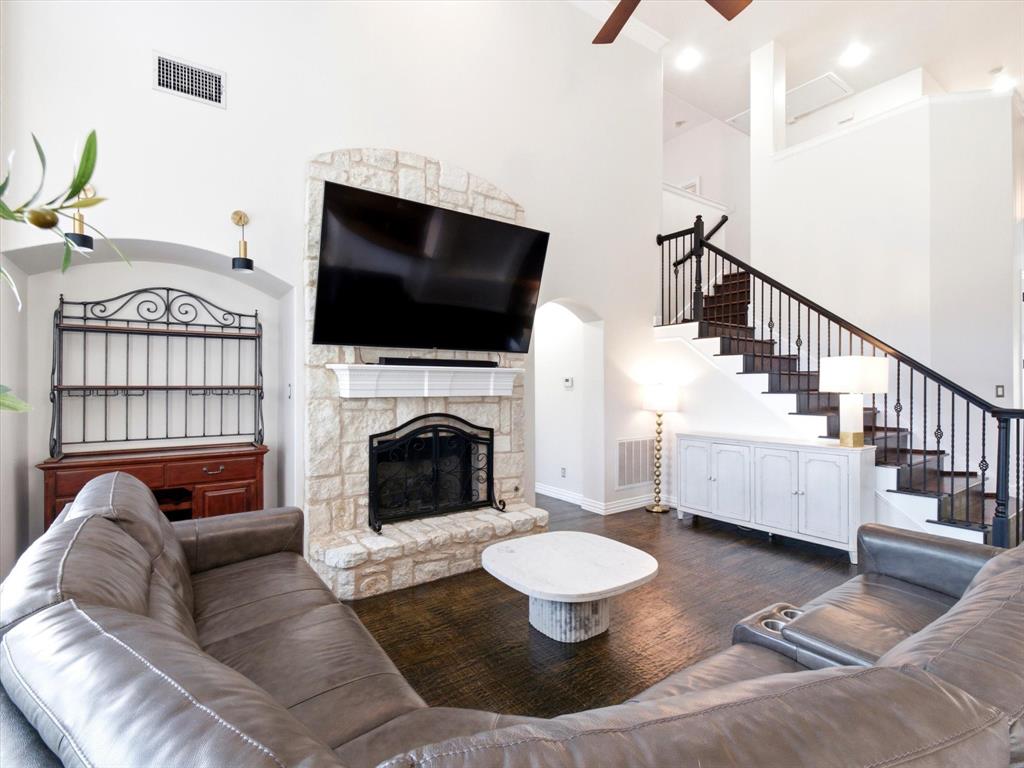 4956 Exposition Way