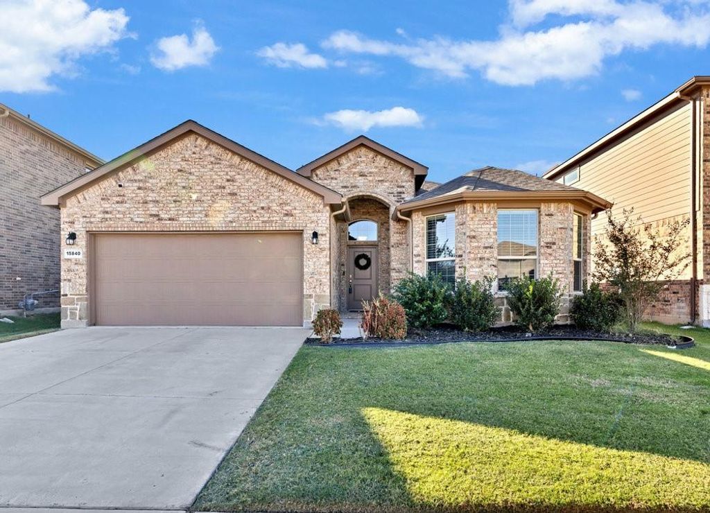 Photo for 15840 Farringdon Street, Fort Worth, TX 76247 (MLS # 21100377)