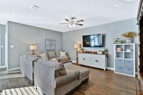 Tiny photo for 15840 Farringdon Street, Fort Worth, TX 76247 (MLS # 21100377)