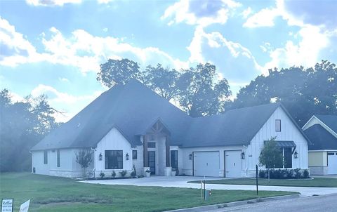 A home in Glen Rose