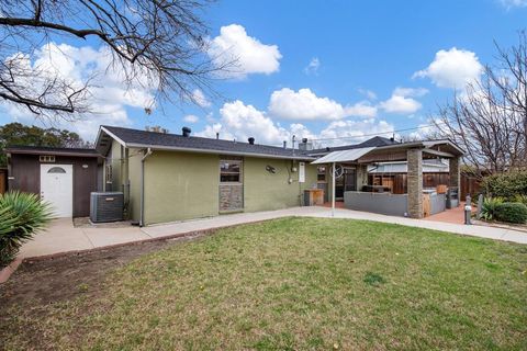Tiny photo for 917 Warfield Way, Richardson, TX 75080 (MLS # 21197356)