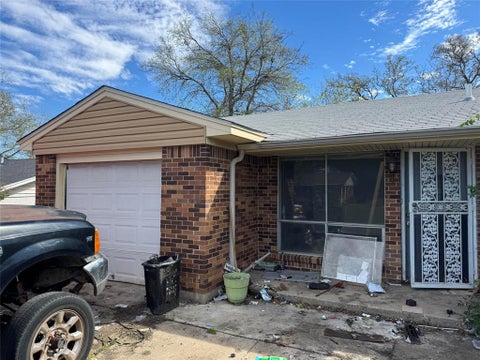 Photo of 6206 Loydhill Lane, Fort Worth, TX 76135 (MLS # 21419760)