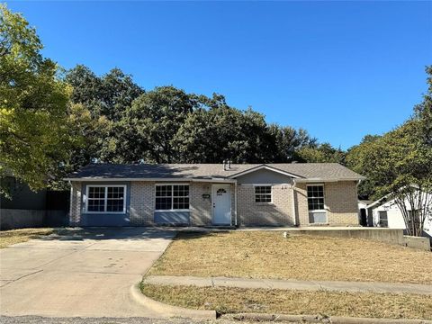Photo of 2441 Lindale Lane, Mesquite, TX 75149 (MLS # 21201155)