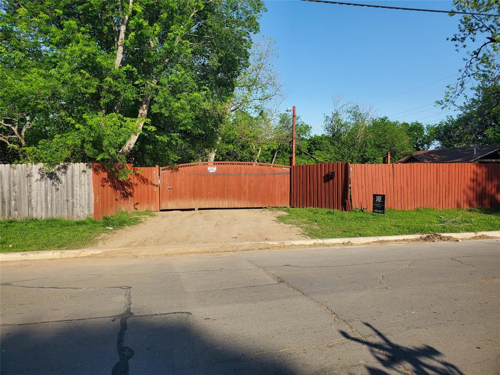 825 S Hughes Avenue