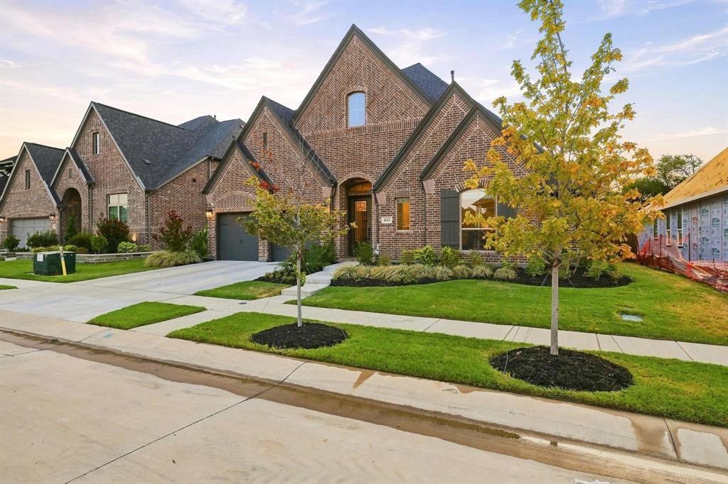 1613 Chicot Lane
