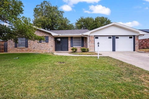 Photo of 1009 Springdale Road, Bedford, TX 76021 (MLS # 21390150)