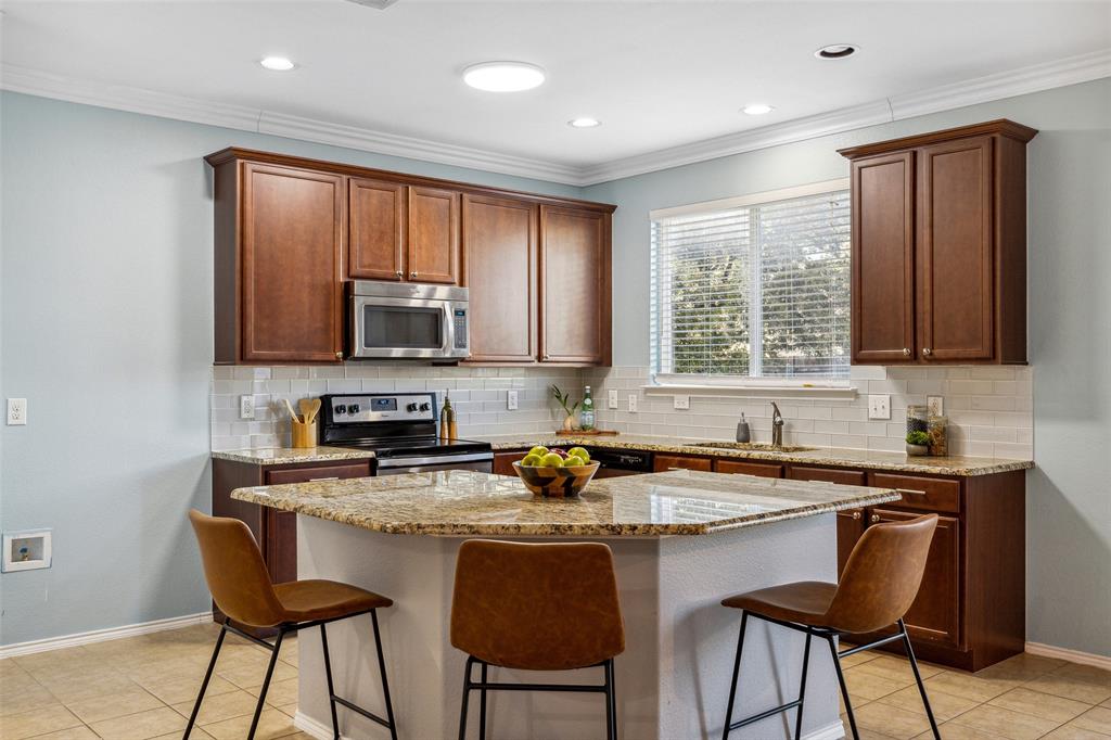 Photo 4 of 25 of 1521 Birds Eye Road house