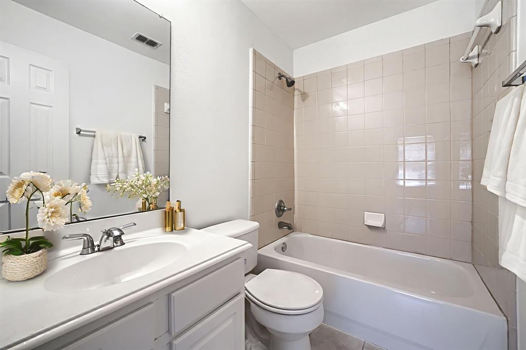 Villages Of Lake Forest Ph III - Residential Lease